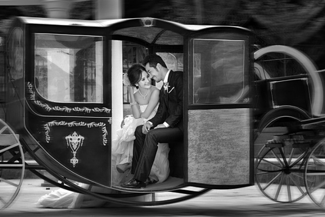 皇家马车婚纱摄影作品http://hua...