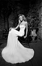 The St-Tropez Cruise by Galia Lahav 2013。Galia Lahav 2013婚纱系列用黑白方式演绎，展示了婚纱别具一格的高贵与优雅。