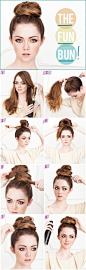 在头顶盘发的方法 扎头发的方法图解 更多扎头发图片在美发控小站 http://meifakong.031200.com