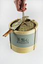中国精美茶包装

  
  
  
很有趣的一套茶叶包装，蒸笼茶叶，体现了中国风的传统风格。拆开的包装纸还可以用做书签。

关注本暖设计微信平台：bennuansj

(13张)