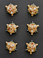 装饰纽扣，1570-1600。 意大利。 珐琅，金，珍珠