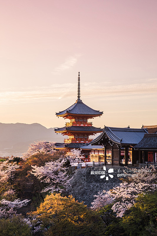 Sunset at Kiyomizu-d...