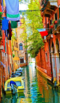 Colorful canal in Venice, Italy • photo: Kevin & Amanda