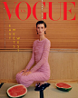 VOGUE Ukraine July 2018 Covers

乌克兰版Vogue 2018年7月号封面，融入东方元素的主题“East Meets West”，感觉年底盘点的时候乌克兰的总体好看程度会超过意大利版耶
摄影：Alexander Saladrigas
造型：Julie Pelipas
模特：Marte Mei van Haaster
封面1：服装Dolce&Gabbana, 鞋子Proenza Schouler...展开全文c