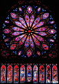 花窗玻璃
西方建筑装饰品，常见于教堂，装置于建物墙面上。在伊斯兰教的清真寺，花窗玻璃艺术也很常见。其作用原理是，当日光照射玻璃时，可以造成灿烂夺目的效果。而在电灯时代，夜间从教会内放射出的彩光，又是气象万千。早期花窗玻璃多以圣经故事为内容，以光线配合图案的效果感动信徒。而一些教会 ​​​​...展开全文c