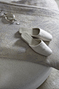 DIAMOND OPEN SLIPPERS | Exquisite silk jacquard fabric slippers coordinated with the diamond robe.
