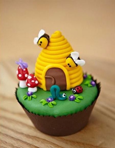 bee cupcake