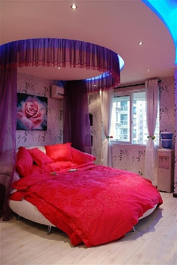 浪漫又温馨的另类婚房设计 #卧室# #床...