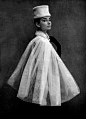 奥黛丽·赫本（Audrey Hepburn，1929年5月4日－1993年1月20日），英国女星，生于比利时布鲁塞尔，知名音乐剧与电影女演员，晚年曾任联合国儿童基金会（UNICEF）特使。身为好莱坞最著名的女星之一，她以高雅的气质与有品味的穿着著称。生前主演的多部电影如《罗马假日》、《蒂凡尼的早餐》和《窈窕淑女》等至今仍为无数人眼中的经典。1999年，她被美国电影学会选为百年来最伟大的女演员第3名。

