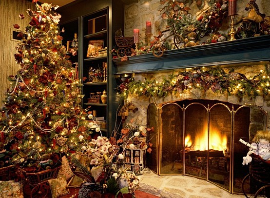 温暖壁炉与圣诞树
