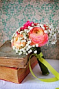 Spring posy with ranunculus and gypsophila next to old books_创意图片_Getty Images China