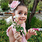 伊朗8岁小女孩成网红，五官精致被赞漂亮，但父母却不是很高兴