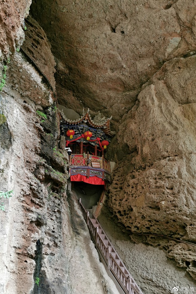水帘洞石窟建筑
位于甘肃省武山县鲁班山峡...