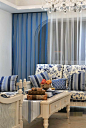 满眼清新的蓝色，让人心情一下子放松下来，好像徜徉在海洋，地中海风格家居设计。