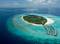 华尔道夫度假村(WALDORF ASTORIA MALDIVES)
 
　　度假村位于马尔代夫最北端的环状珊瑚岛上，占地面积35英亩。旅客们可以选择在马尔代夫首都马累乘坐海上飞机，经过75分钟的旅程就可以达到该度假村