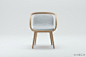 【“雪”家具】日本设计师Junpei Tamaki最近在米兰展上展出了一套以“雪”为主题的家具，包括一个边柜，一个展示架和两把椅子。