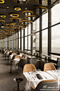 Ciel de Paris餐馆位于Montparnasse 塔56层，在巴黎的高空中以一种令人敬畏的姿态俯瞰着整个的巴黎风景。Ciel de Paris餐馆内装潢精致、热情，给人一种梦幻的1960年代的美感。
