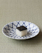 茶道家木村宗慎的「一日一菓」，用日本古代各时期的器皿，搭配精致日式菓子，将自然与四季的意味，表达得通透有趣，杯盘方寸间，尽显茶与禅的精神。