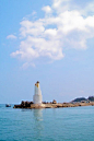 三亚湾的灯塔，照亮了远航游子的心。