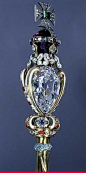 皇冠，权杖和其他皇家珍品
英国皇家权杖的特点3105克拉的钻石天玺减少了皇家阿舍尔在1907的英国皇冠上的宝石

