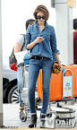 组图：韩星高俊熙牛仔装出街 率性有腔调 : 韩国女星高俊熙为拍摄CK Jeans写真于今日(8月12日)上午经由仁川机场出国。