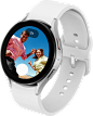 一支 Galaxy Watch5 的表面屏幕。屏幕上是3倍变焦和快门按钮的自拍预览。