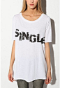 Urban Outfitters "SINGLE"单身字样TEE