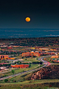 Supermoon, Denver, Colorado“超级月亮”，丹佛，科罗拉多州