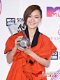 周笔畅穿Yohji Yamamoto亮相MTV欧洲音乐大奖颁奖典礼-中国品牌服装网