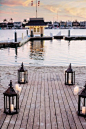 码头的灯笼，纽波特海滩，加利福尼亚
Dock Lanterns, Newport Beach, California