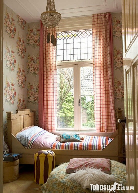 粉色窗帘卧室家居图—土拨鼠装饰设计门户