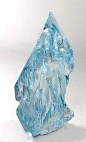 黄水晶蓝色宝石晶体
Topaz blue gem crystal / Xanda mine, Minas Gerais, Brazil