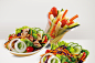 蔬菜色拉系列
为健康人士提供系列的绿色食品：
蔬菜色拉，火烤鸡腿色拉和棒棒果蔬杯
选用新鲜的蔬果：
生菜，黄瓜，胡萝卜，樱桃番茄，苹果等，给“快餐” 带来更多的健康新鲜元素。