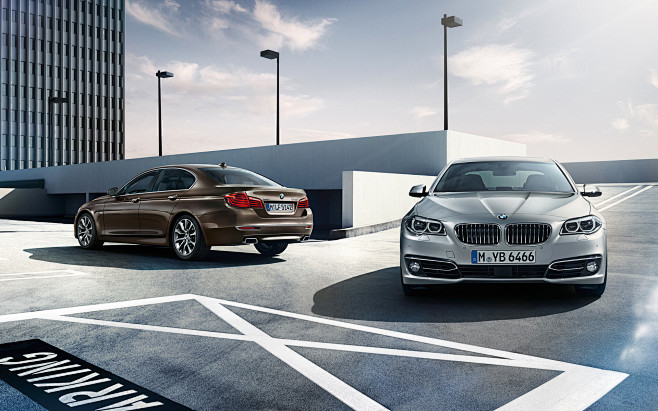 BMW 5系四门轿车：图片和视频 : 精...