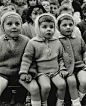 观看木偶剧的孩子-1963年巴黎