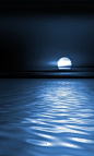 让月光洒进梦乡，让希望见到晨光。让清风抚平海浪。为前途架起桥梁。