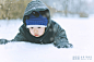 14个月大的宝宝第一次感受雪的世界，充满了好奇，玩的很开心！我能做的就是纪录下这一刻的美好。 #雪景# #儿童摄影#