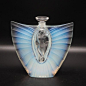 Lalique René France : Flacon à parfum, crristal clair et opalescent, forant un [...]