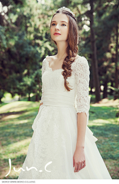 独宠玫瑰采集到白色婚纱礼服类目
