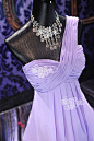 漂亮的紫色小礼服，华丽丽的穿上去当伴娘…