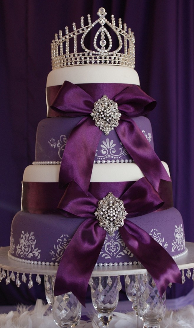 Royal Tiara Cake.......