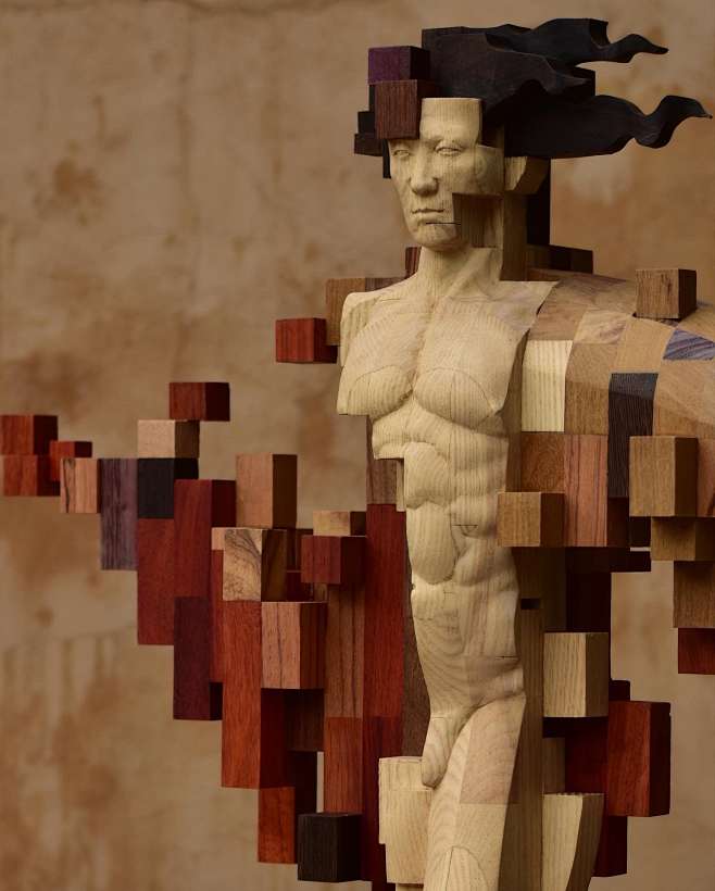 一个人的像素化木制雕塑的照片