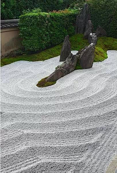 黑皮白鞋采集到日式庭院 枯山水