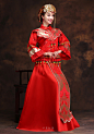  红色复古锦缎刺绣中国新娘秀
