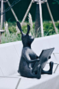 雕塑 阅读的兔子——上海万科青藤公园丨伍玖艺界