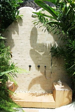咕咕月青采集到在花园洗澡 20款花园卫生间设计图
