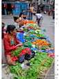 尼泊尔鲜活集市 人人都爱街头小吃, 抬头看风景旅游攻略