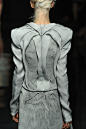 服饰细节 服饰褶皱  百褶堆积形成面料肌理   层叠质感一清贤Haute Couture的F / W 2012