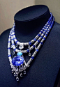 卡地亚全新高级珠宝系列蓝宝石项链，重达115.80克拉的椭圆形切割蓝宝石系于两条由蓝宝石、圆形切割、玫瑰花形切割和水滴形切割钻石组成的项链之间，与可拆卸的第三条项链缔结出高贵脱俗的美感。