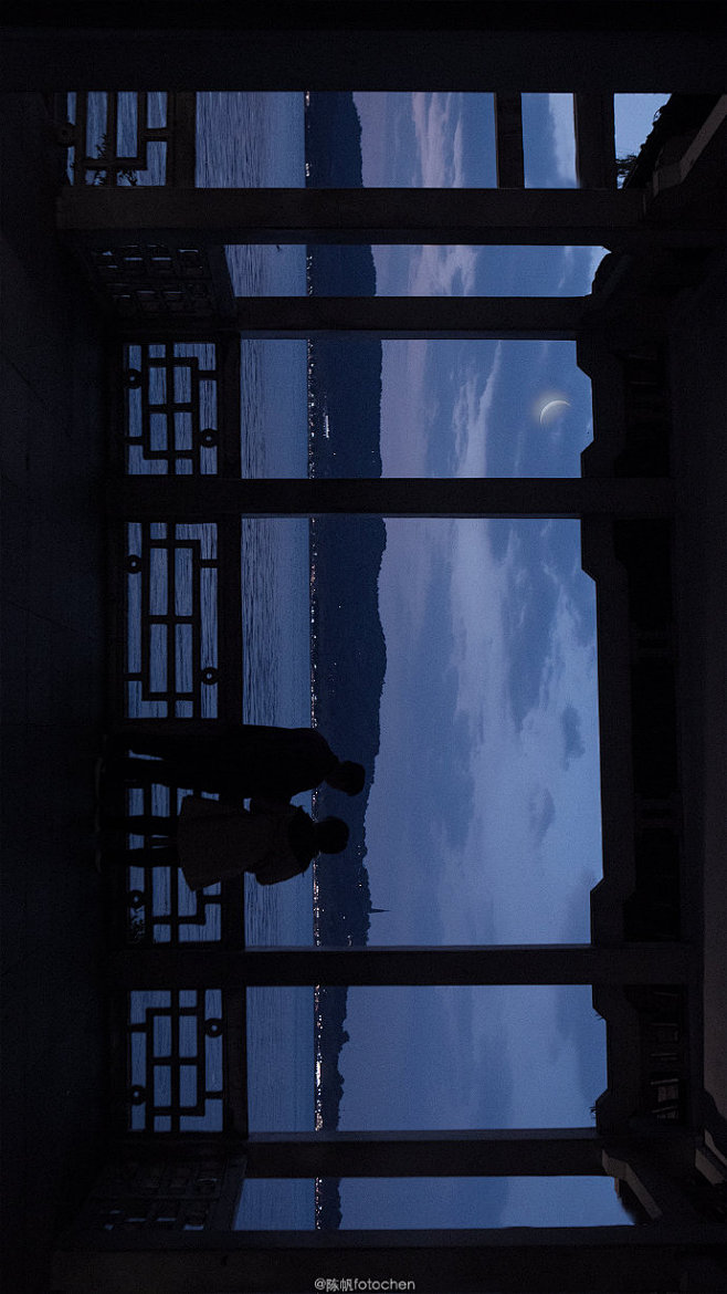 西湖，一场关于蓝色的梦境。   #恋上冬...